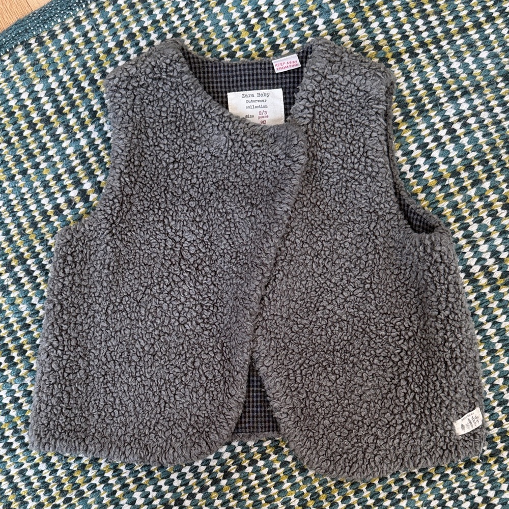Zara Baby Gray Sherpa Vest. Size 2-3
